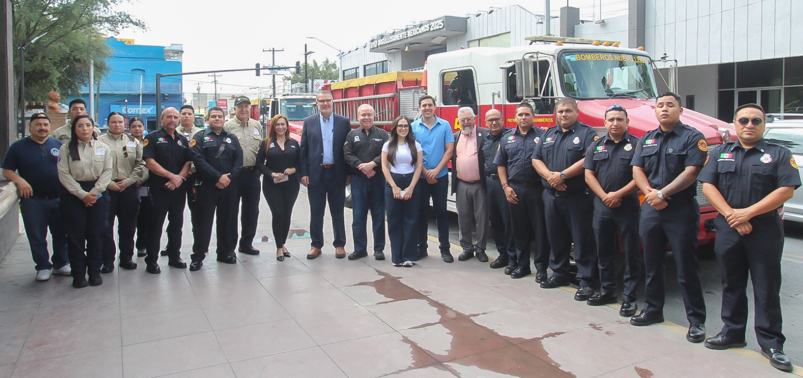 Reconoce y Apoya Gobierno de Apodaca labor de bomberos de Nuevo León Reconoce y Apoya Gobierno de Apodaca labor de bomberos de Nuevo León