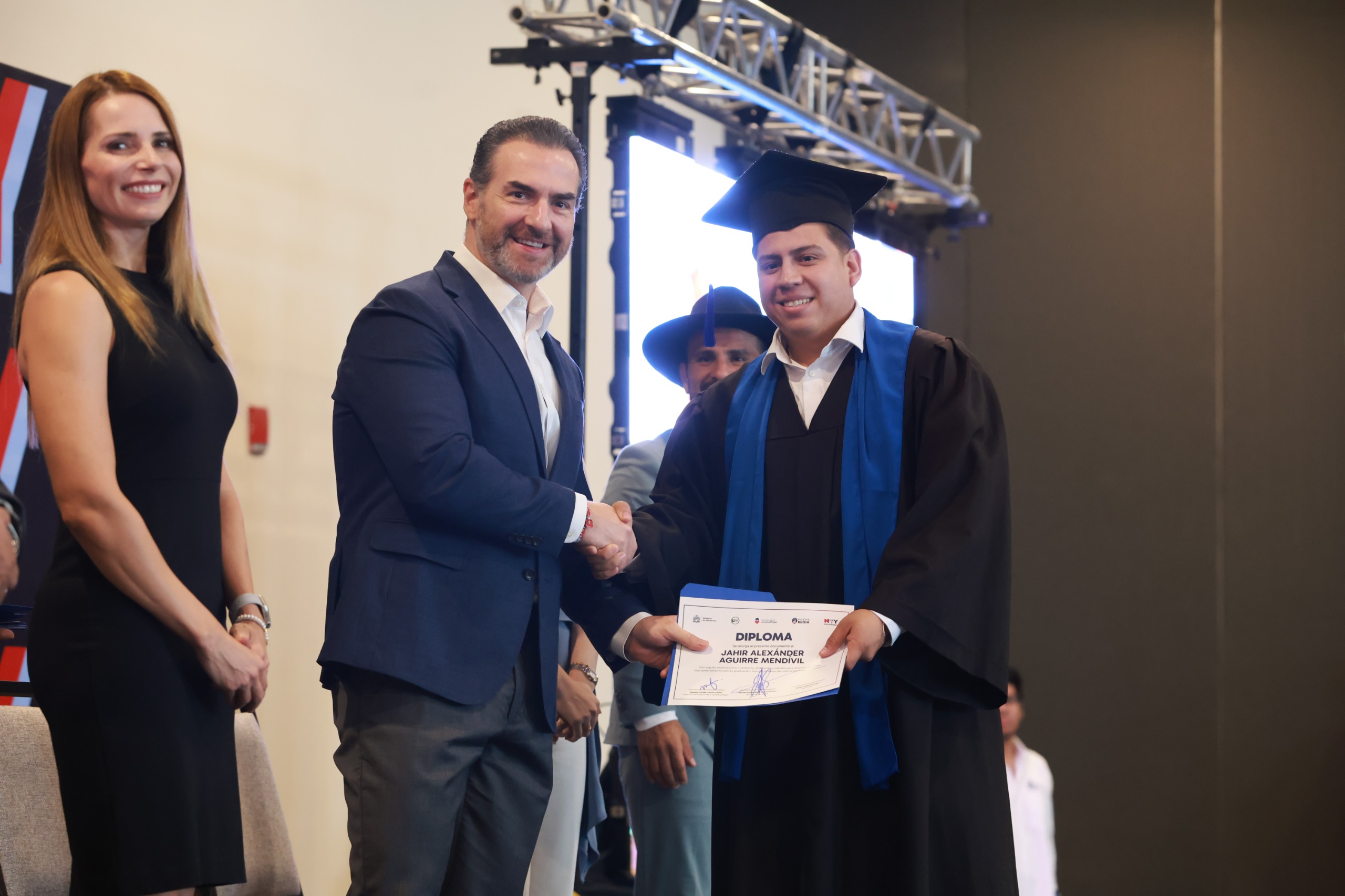 Celebra Adrián de la Garza graduación de la segunda generación de Prepa Regia Celebra Adrián de la Garza graduación de la segunda generación de Prepa Regia