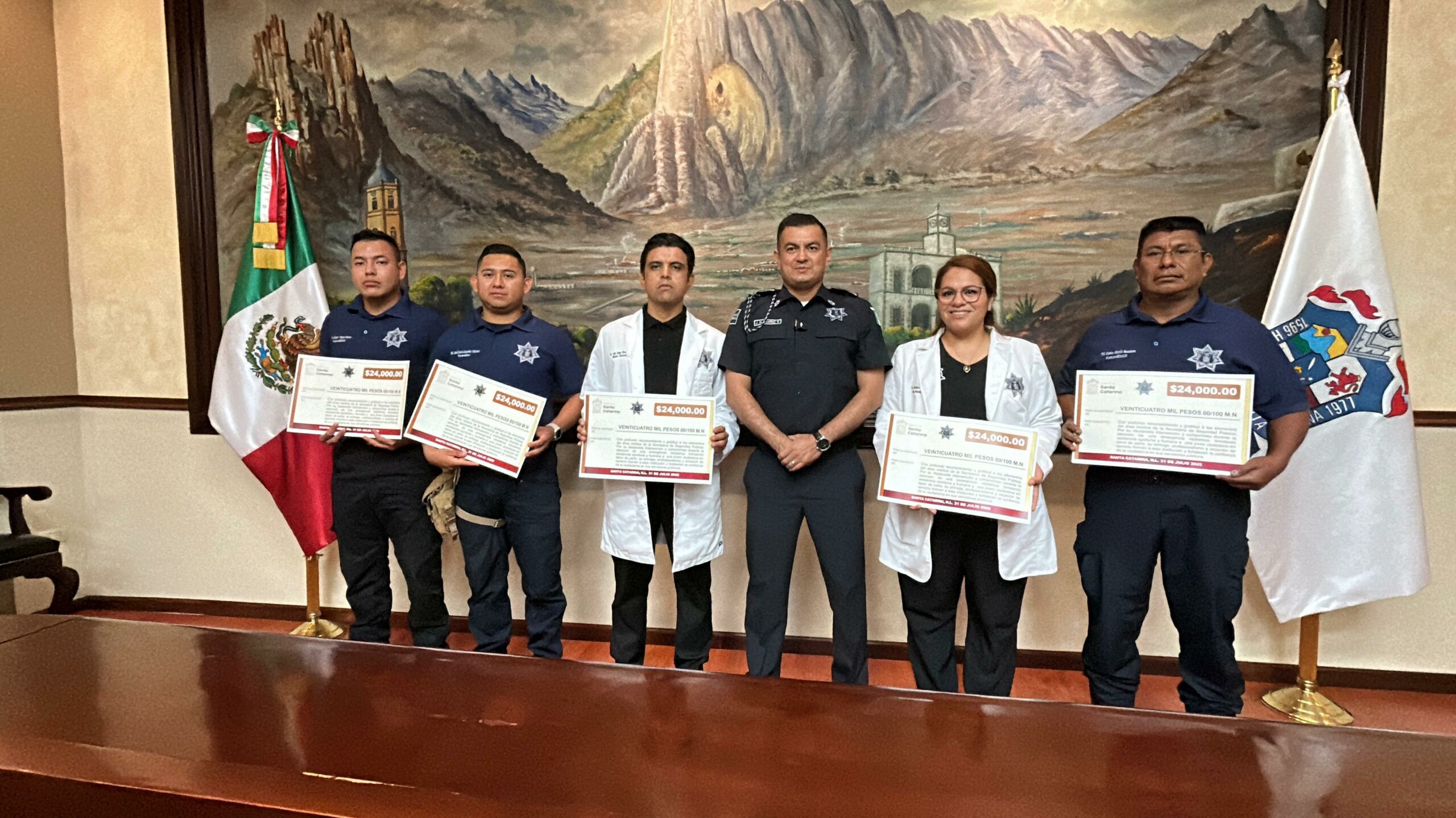 Reconocen a médicos y paramédicos de Santa Catarina por atender parto de emergencia Reconocen a médicos y paramédicos de Santa Catarina por atender parto de emergencia
