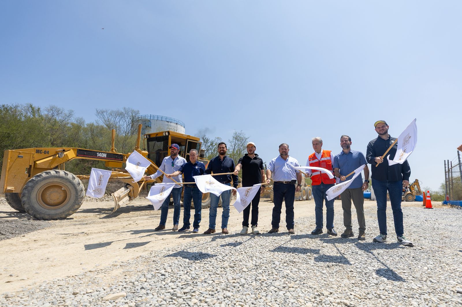 Arranca Samuel García construcción de Carretera a la Presa León