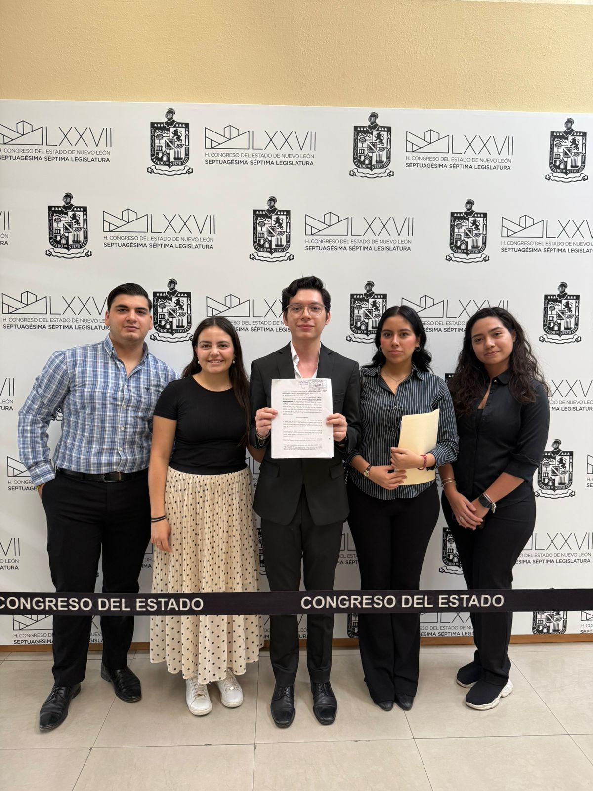 Estudiantes presentan iniciativa de ley para reconocer a los partidos políticos como instituciones receptoras del Servicio Social Estudiantes presentan iniciativa de ley para reconocer a los partidos políticos como instituciones receptoras del Servicio Social