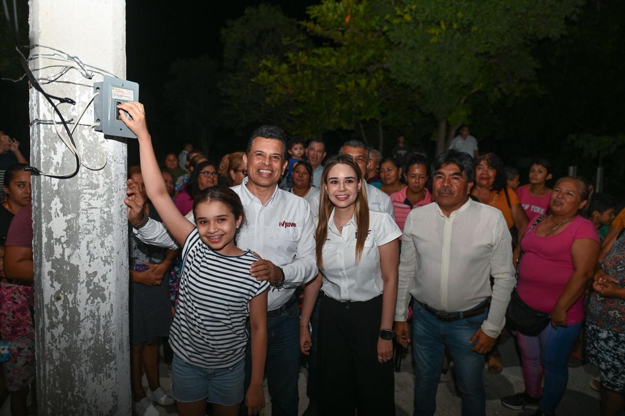 Entrega Cd. Victoria área verde iluminada en la Mariano Matamoros