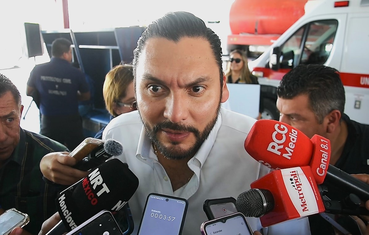 Acereros dona 70 mil pesos a Bomberos y Protección Civil de Monclova Acereros dona 70 mil pesos a Bomberos y Protección Civil de Monclova