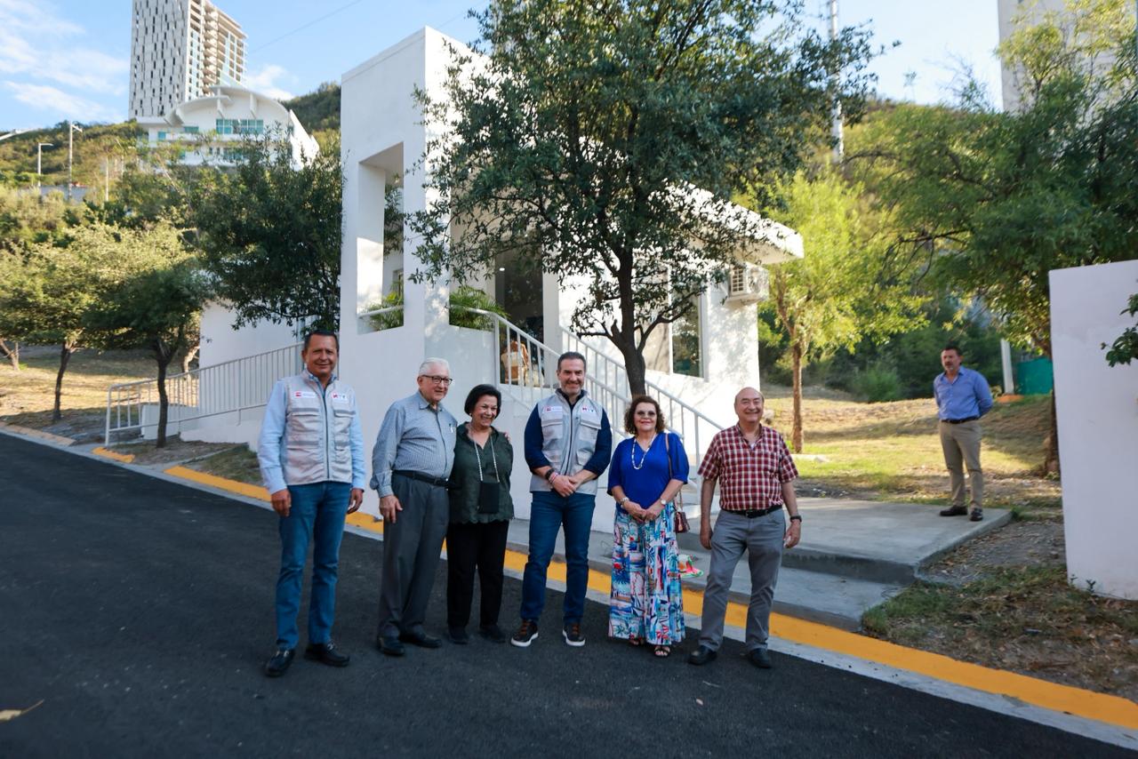 Entrega Adrián de la Garza pavimentación y salón polivalente en colonia Del Carmen Entrega Adrián de la Garza pavimentación y salón polivalente en colonia Del Carmen