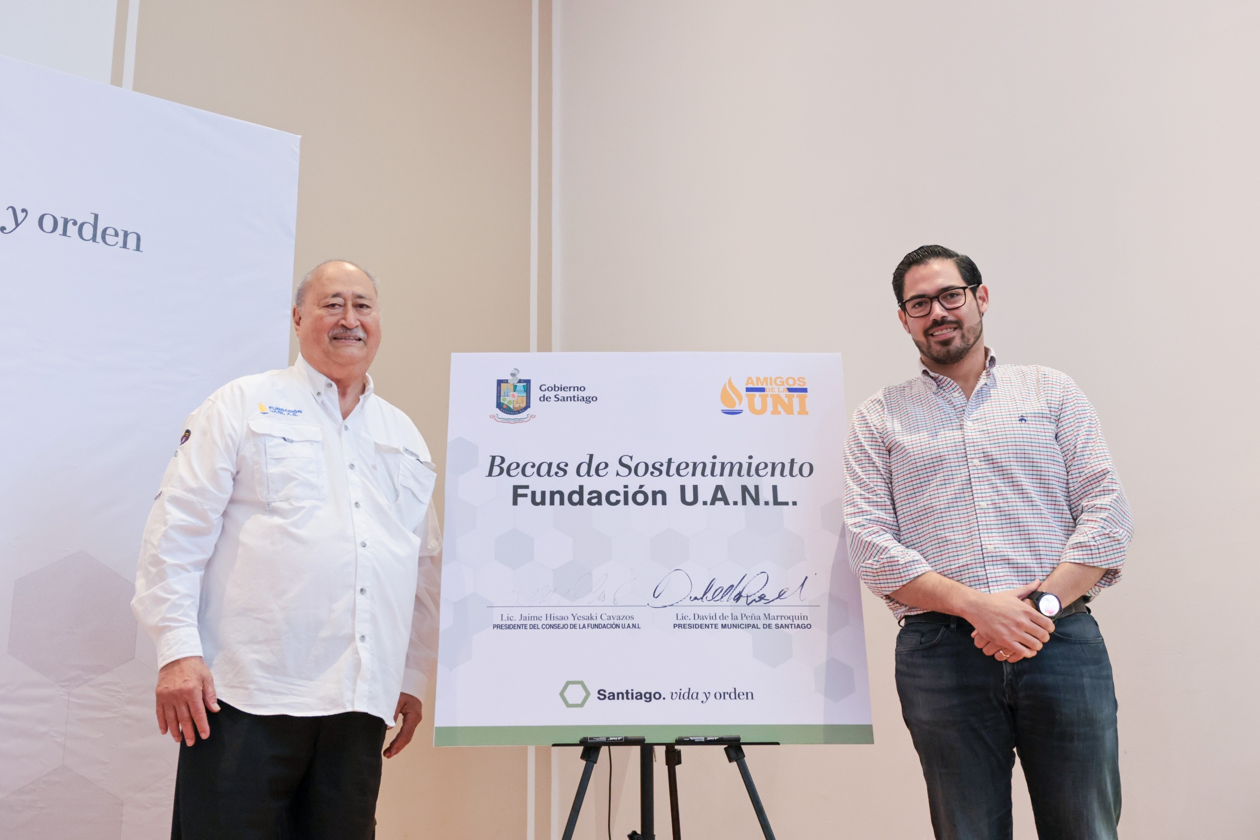 Firman David de la Peña y Fundación UANL convenio de colaboración para apoyar a estudiantes en situación de vulnerabilidad