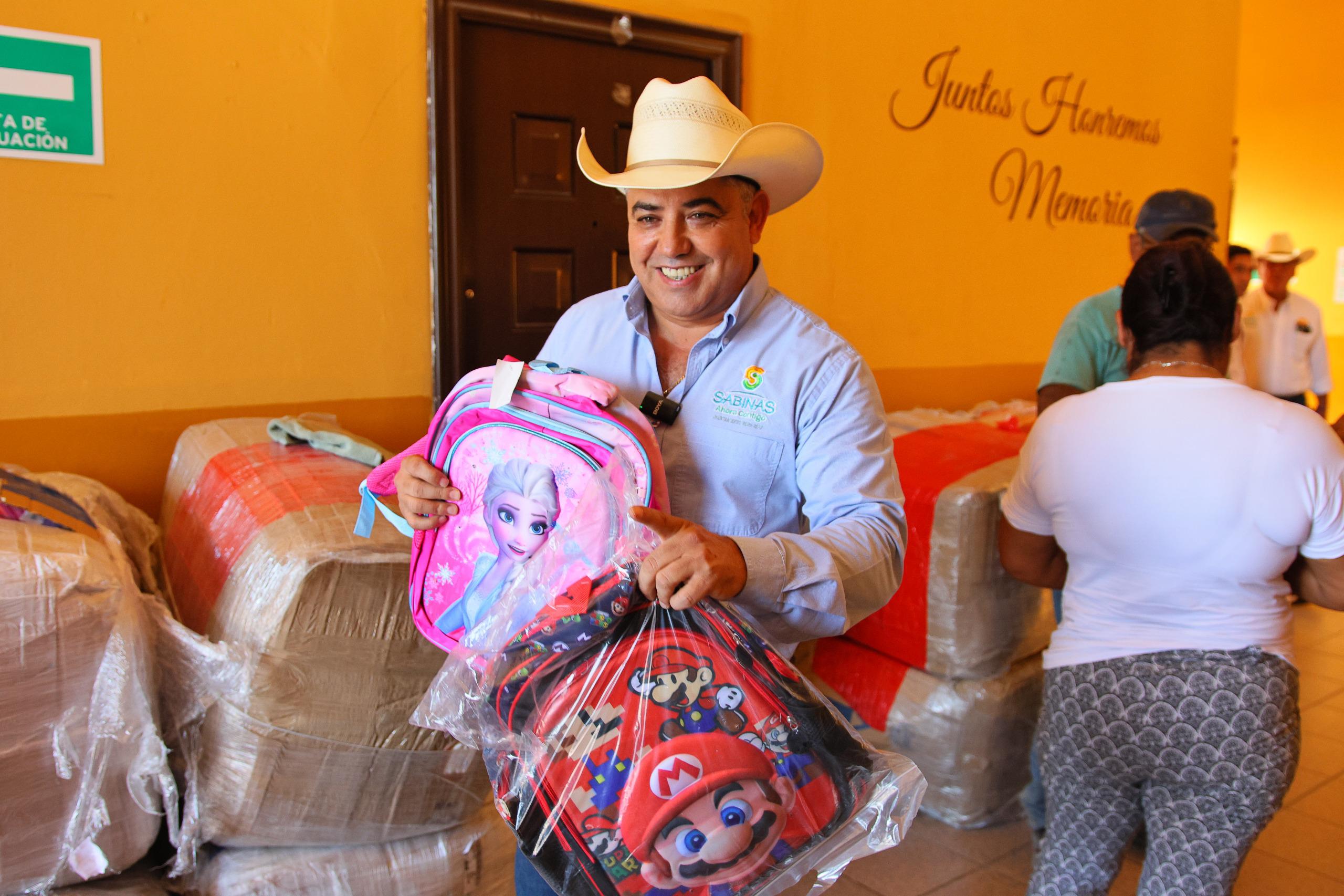 Entregará Chano Díaz mochilas y útiles escolares a todos los niños de Sabinas Entregará Chano Díaz mochilas y útiles escolares a todos los niños de Sabinas