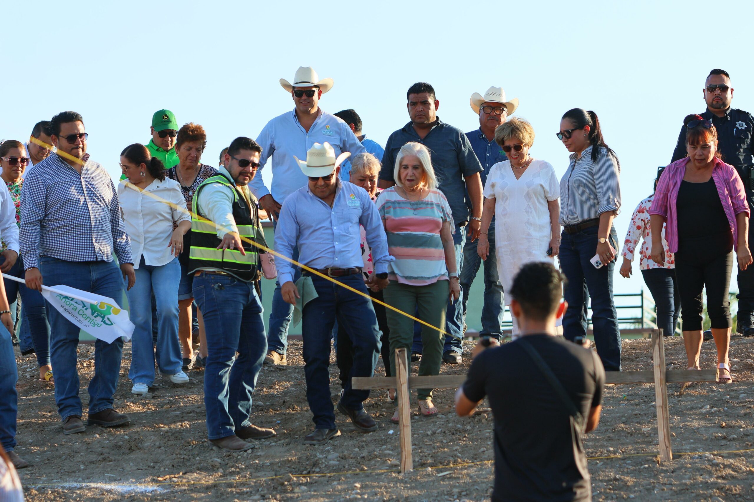 Arranca Chano Rodríguez construcción de puente peatonal entre colonias INFONAVIT y Atenas 2 en Sabinas: justicia social para las familias tras 37 años de espera