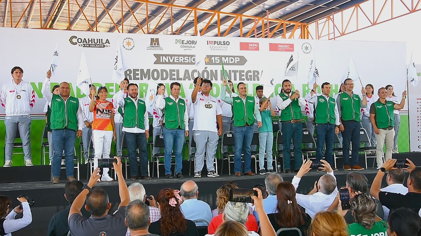 Inauguran Manolo Jiménez y Carlos Villarreal remodelación de la Unidad Deportiva Nora Leticia Rocha en Monclova