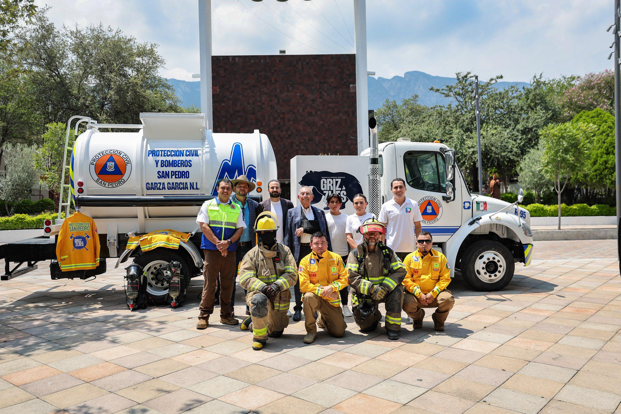 Refuerzan a Protección Civil de San Pedro con camión cisterna para atender incendios Refuerzan a Protección Civil de San Pedro con camión cisterna para atender incendios