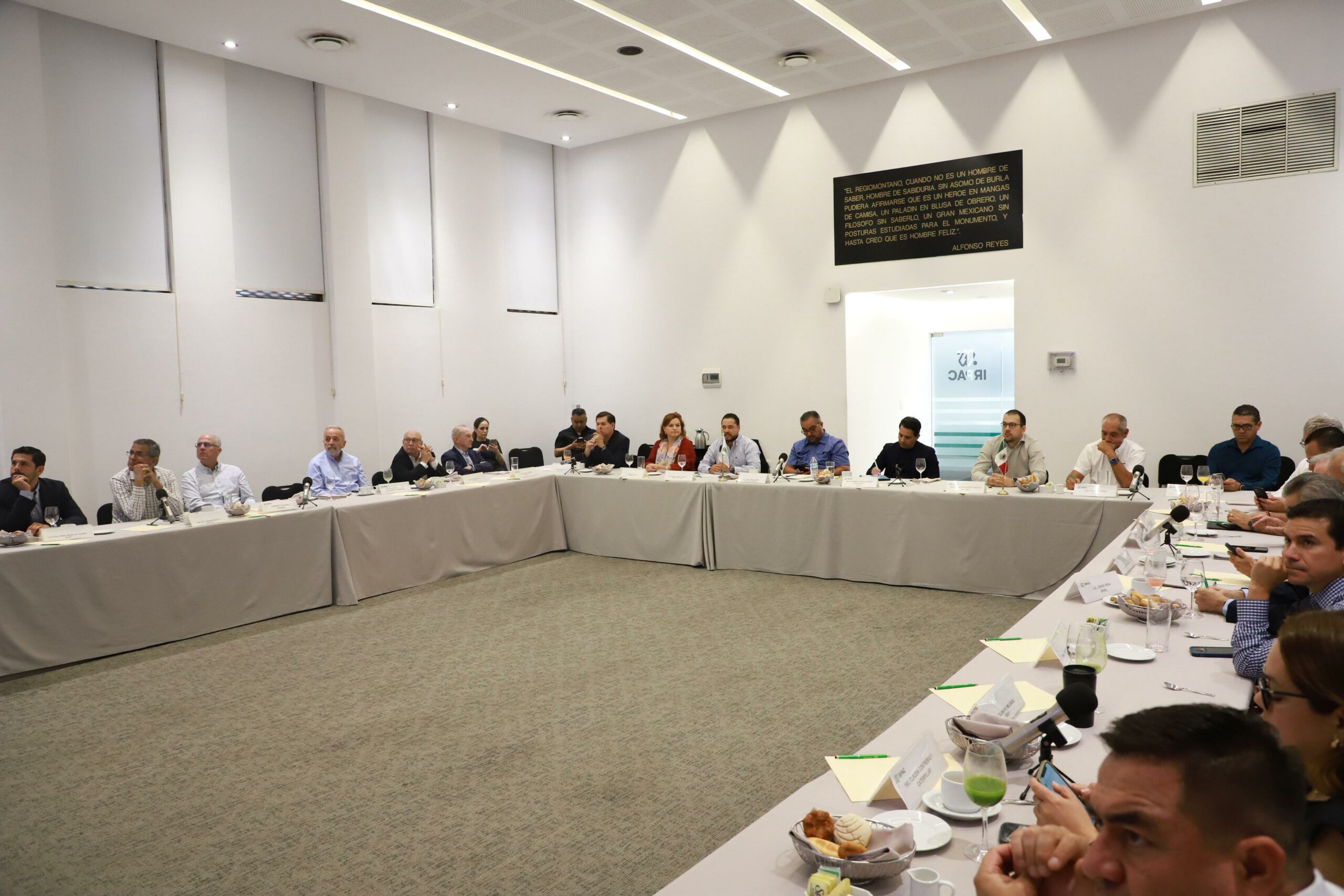 Miguel Lechuga se reúne con IRPAC y destaca compromiso con Santa Catarina Miguel Lechuga se reúne con IRPAC y destaca compromiso con Santa Catarina