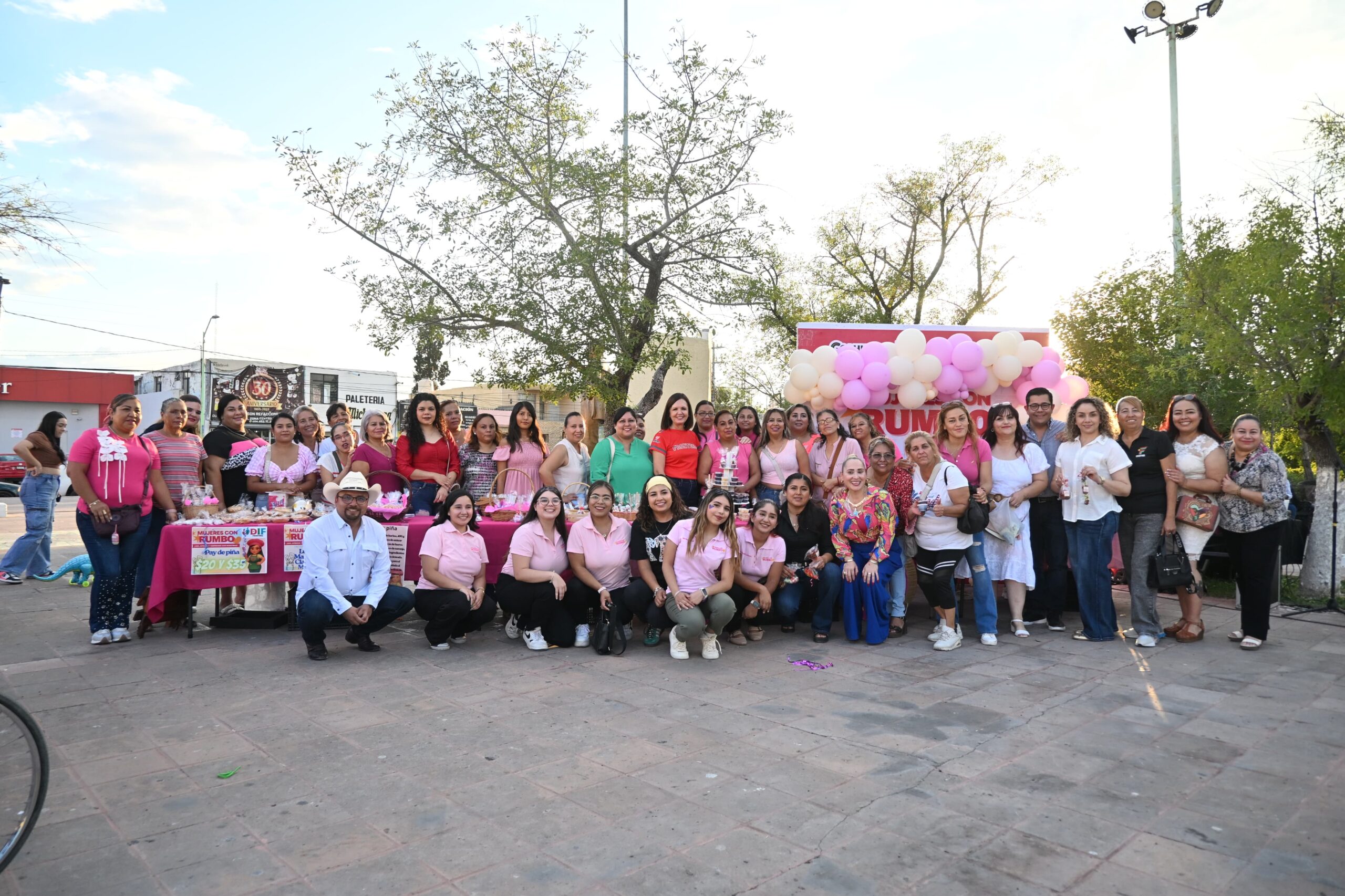 Con el Neón Dog Fest Frontera fomenta la adopción y la tenencia responsable Con el Neón Dog Fest Frontera fomenta la adopción y la tenencia responsable