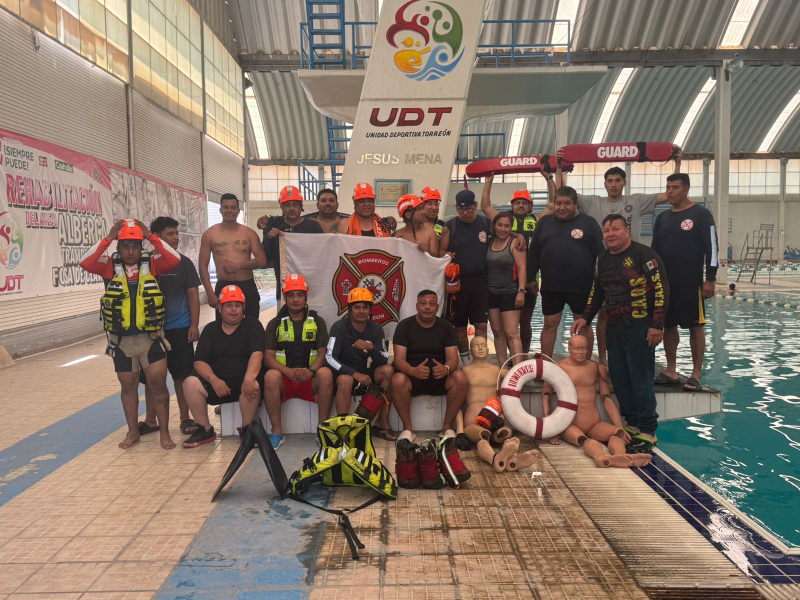 Bomberos de Torreón se preparan en rescate acuático Bomberos de Torreón se preparan en rescate acuático