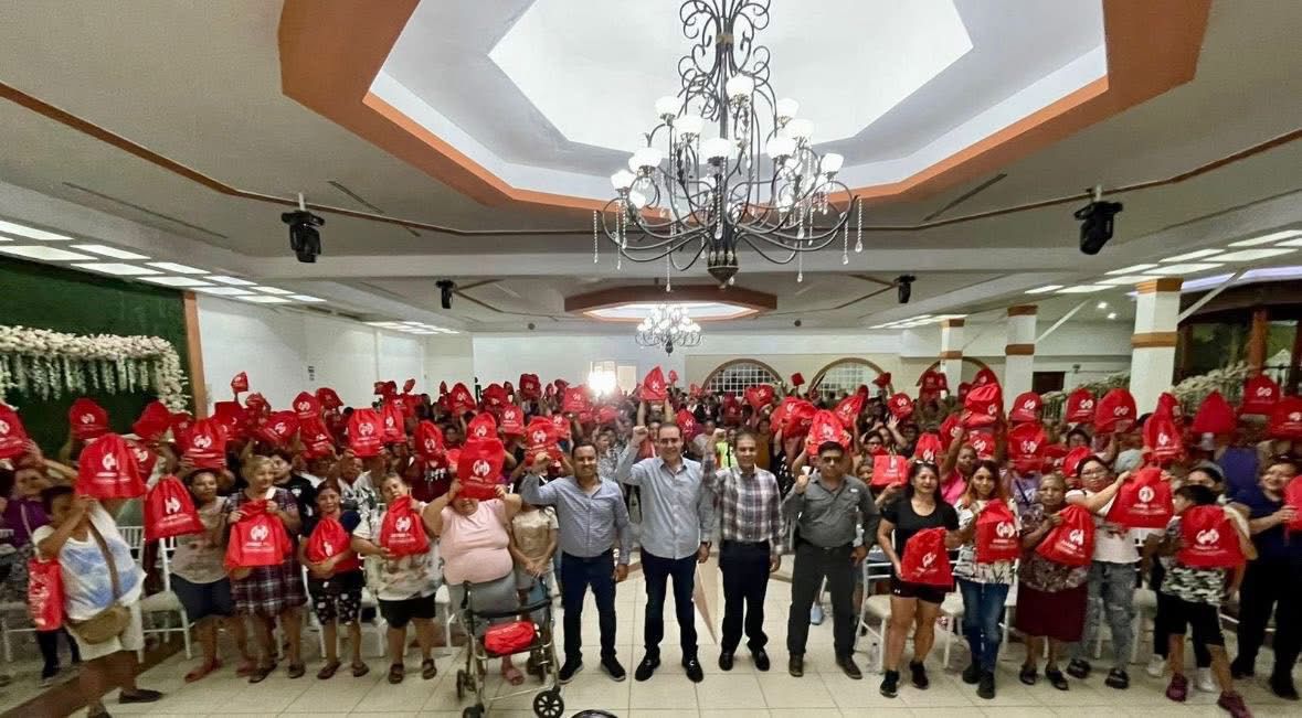 Entrega Heriberto Treviño 15 mil útiles escolares en Juárez Entrega Heriberto Treviño 15 mil útiles escolares en Juárez
