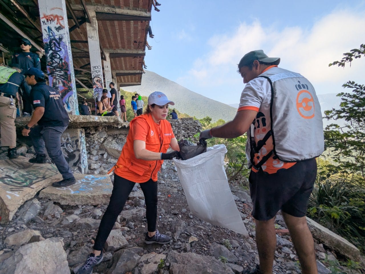 Guadalupe lleva a cabo limpieza en el Cerro de la Silla Guadalupe lleva a cabo limpieza en el Cerro de la Silla