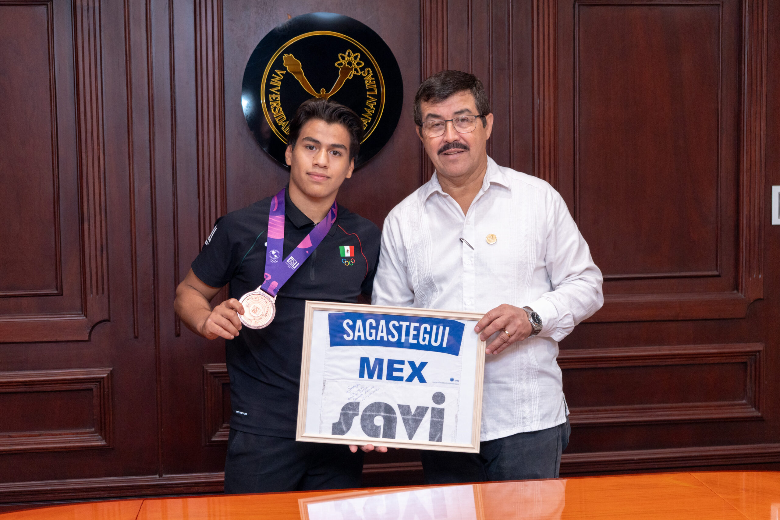Reconoce rector a Lalo Sagastegui por sus logros deportivos a nivel internacional Reconoce rector a Lalo Sagastegui por sus logros deportivos a nivel internacional