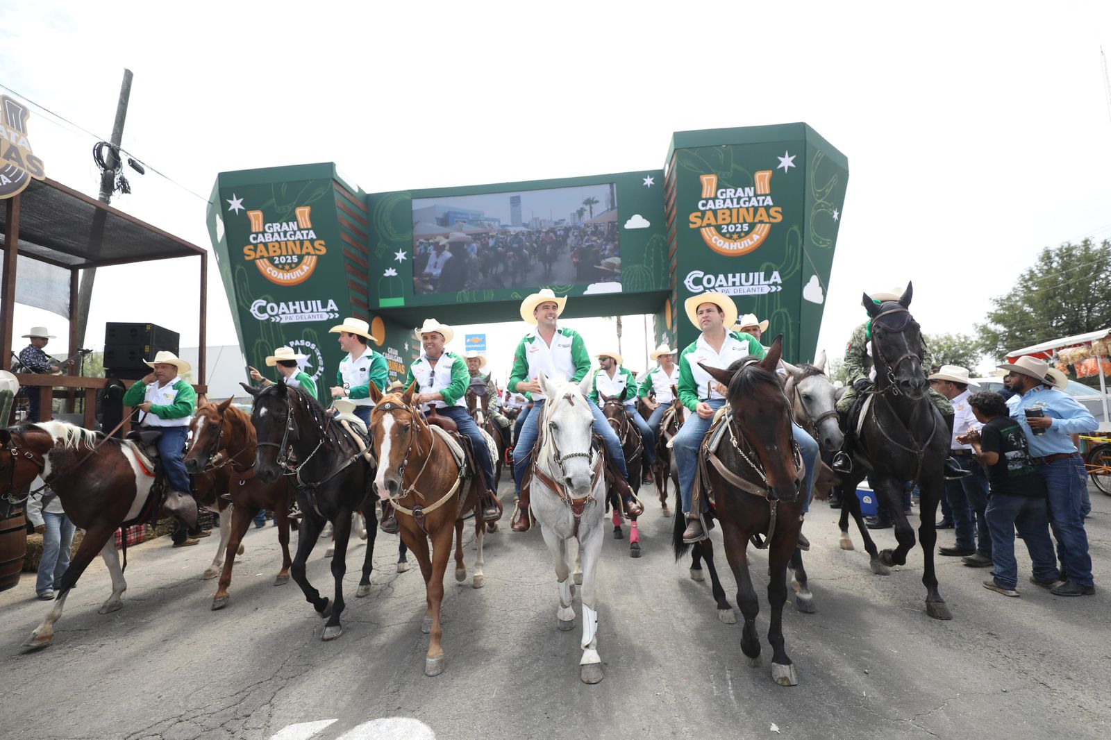 Cabalgata de Sabinas, la más grande de México: Manolo Jiménez Cabalgata de Sabinas, la más grande de México: Manolo Jiménez