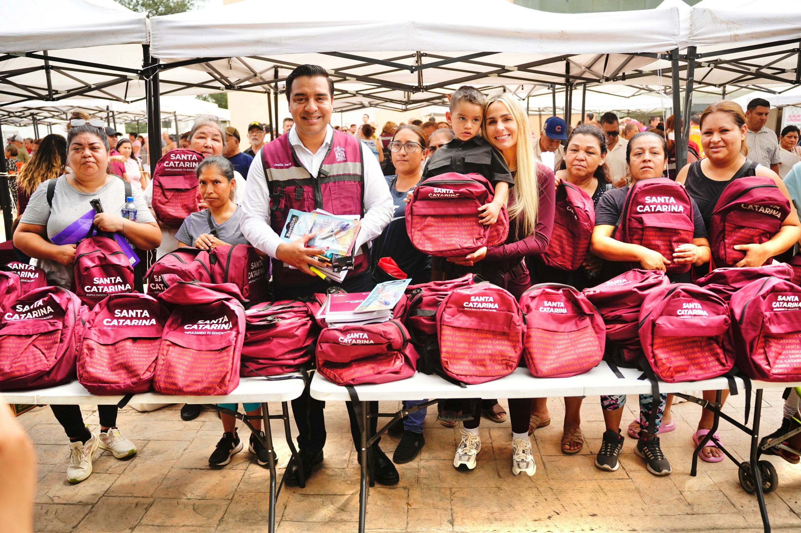 Entrega Jesús Nava útiles escolares Entrega Jesús Nava útiles escolares