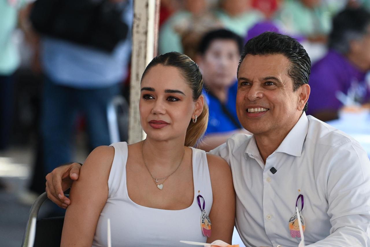 Festejan Lucy y Lalo a los abuelitos del DIF Victoria