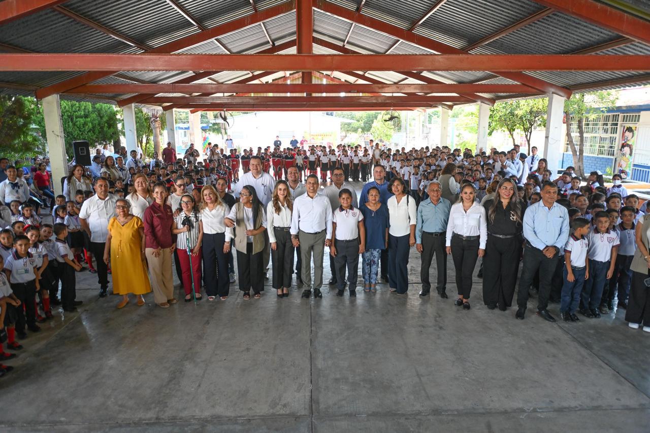 Entrega Lalo Gattás aula educativa en arranque del ciclo escolar en Victoria Entrega Lalo Gattás aula educativa en arranque del ciclo escolar en Victoria