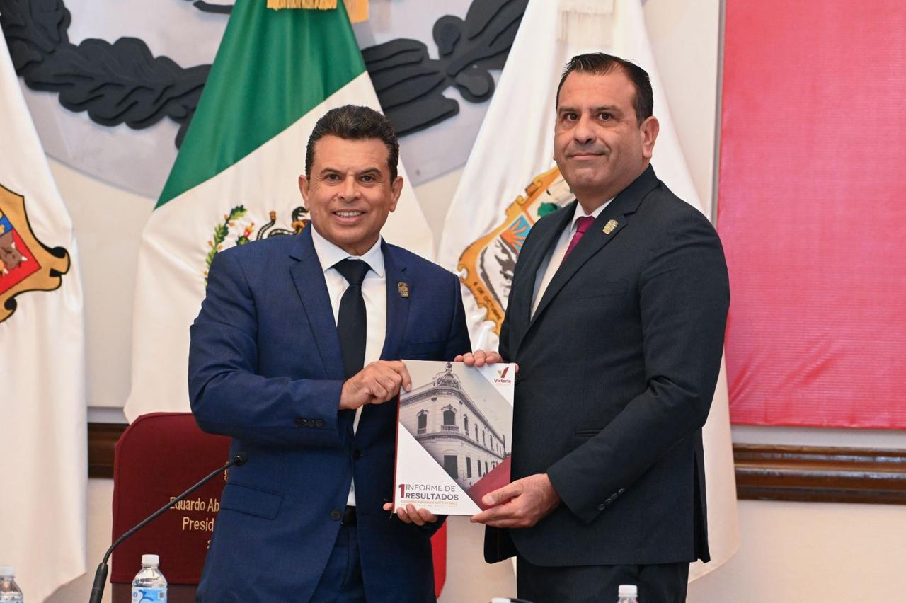 Entrega Lalo Gattás informe por escrito al Cabildo de Victoria Entrega Lalo Gattás informe por escrito al Cabildo de Victoria