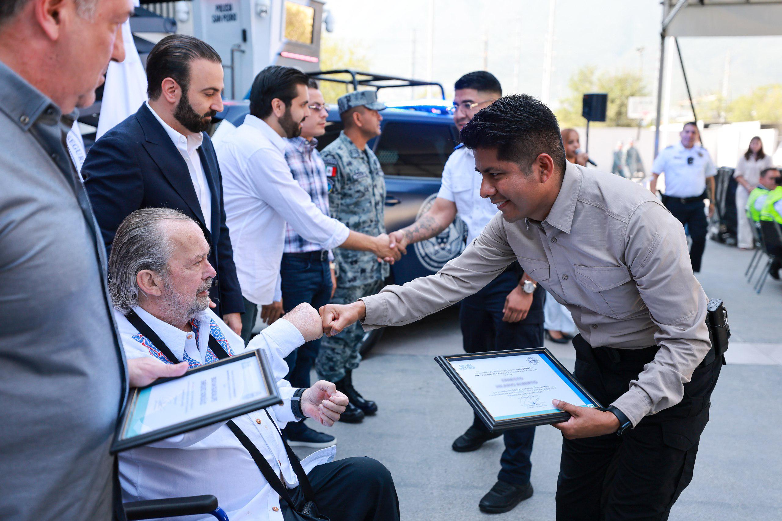 Reconoce Mauricio Fernández, Alcalde de San Pedro a policías por trayectoria y acciones