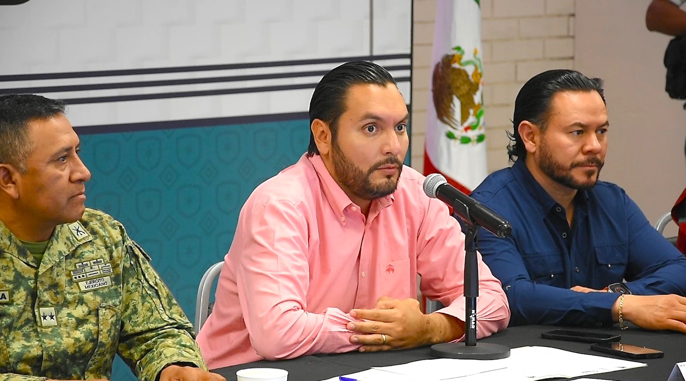 Encabeza alcalde Carlos Villarreal junta del Consejo de Seguridad en Monclova; dan de baja a 15 policías Encabeza alcalde Carlos Villarreal junta del Consejo de Seguridad en Monclova; dan de baja a 15 policías