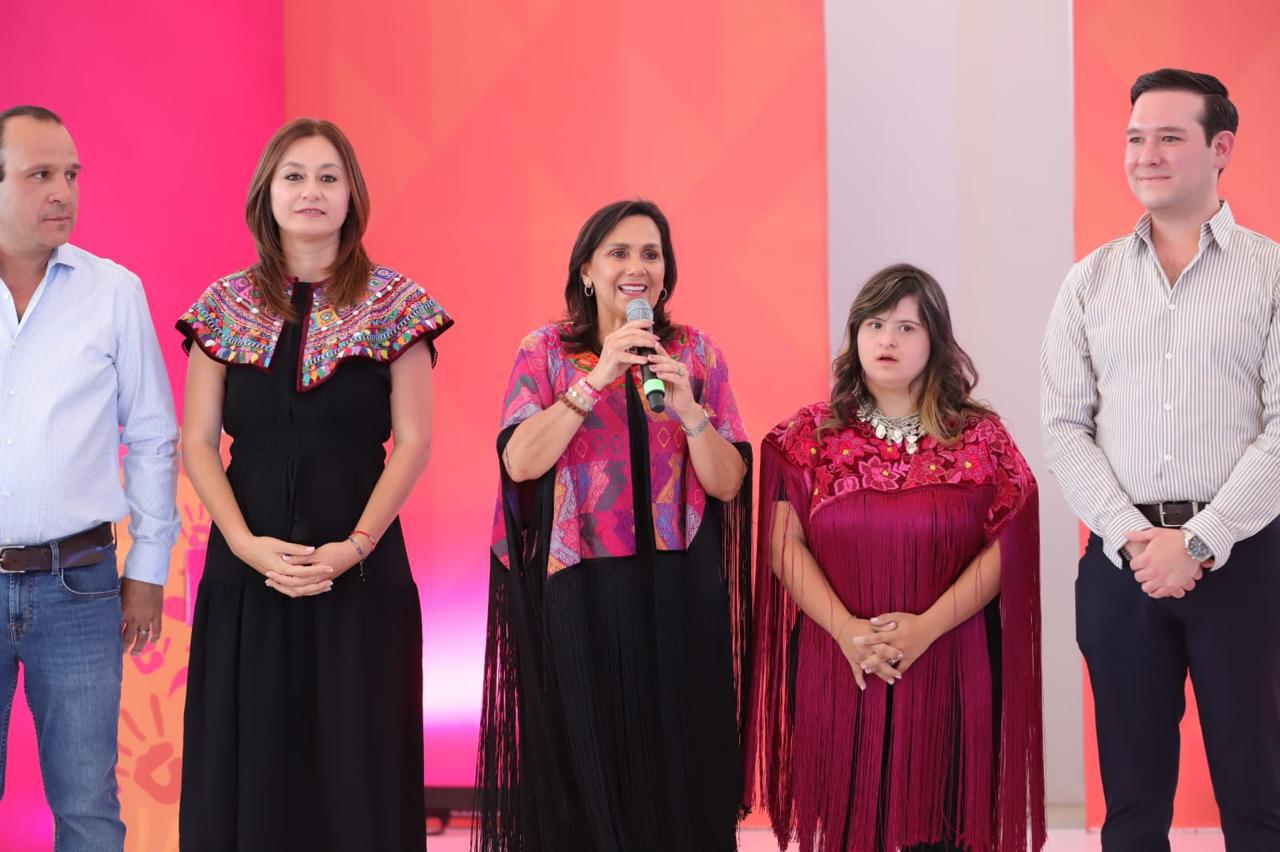 Pasarela “Entre Hilos y Tintos”: Moda e Inclusión: DIF Coahuila Pasarela “Entre Hilos y Tintos”: Moda e Inclusión: DIF Coahuila