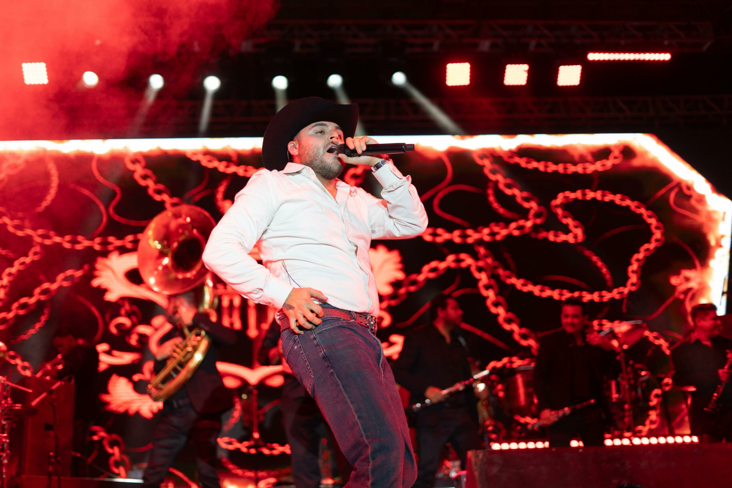 Gran éxito en la presentación de Gerardo Ortiz en Feriexpo Sabinas 2025
