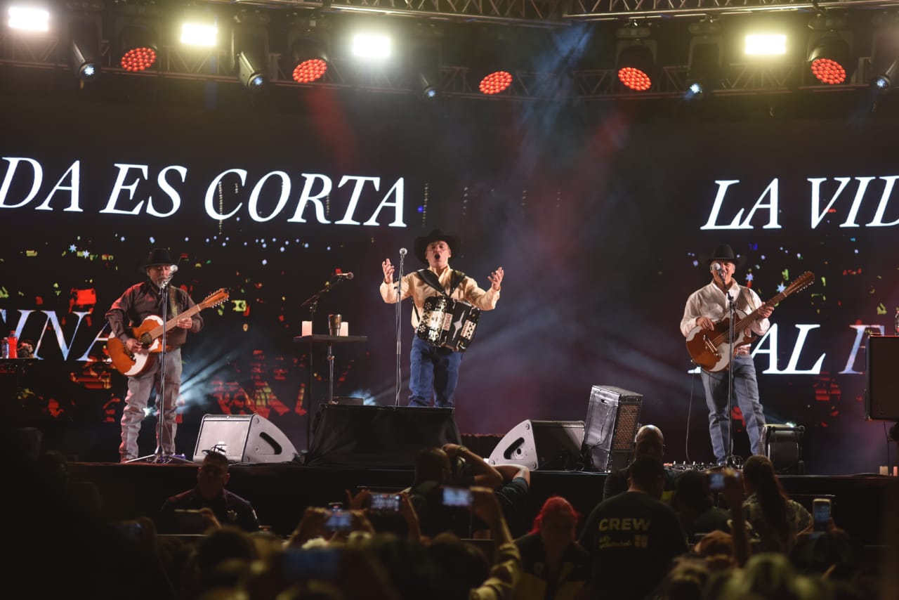 ¡Torreón de fiesta! Más de 110 mil personas disfrutaron de la presentación musical del grupo “Intocable”