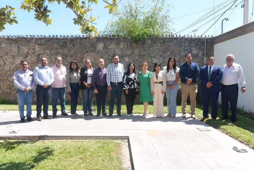 Carlos Villarreal impulsa proyectos educativos con instituciones locales