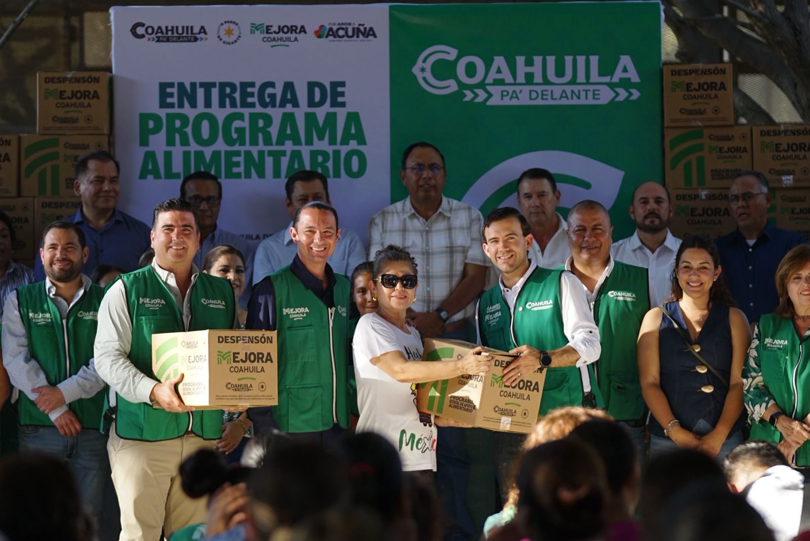 Entrega Gabriel Elizondo programa alimentario “Despensón” en Acuña Entrega Gabriel Elizondo programa alimentario “Despensón” en Acuña