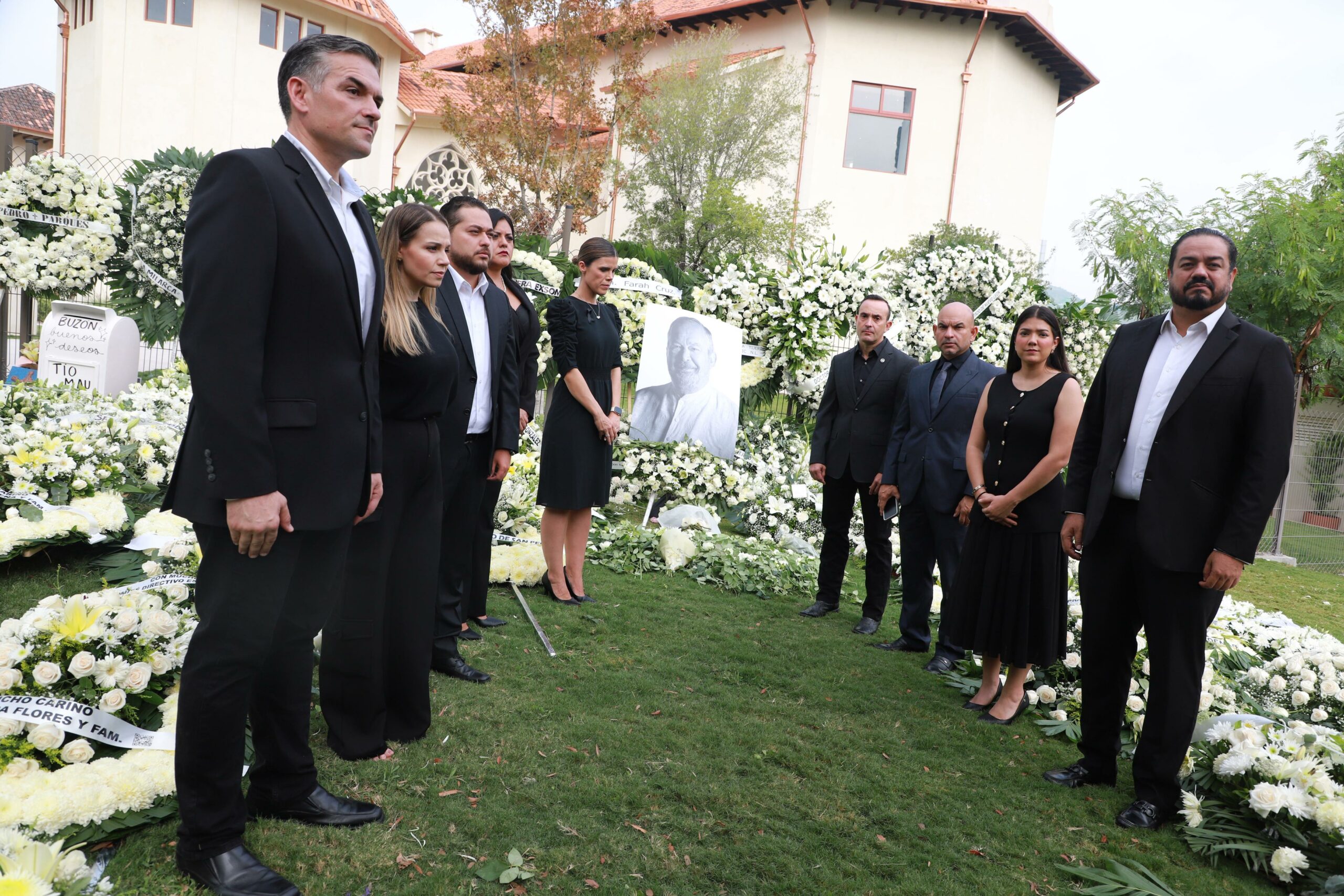 Realizan Diputados del PAN guardia de honor a Mauricio Fernández