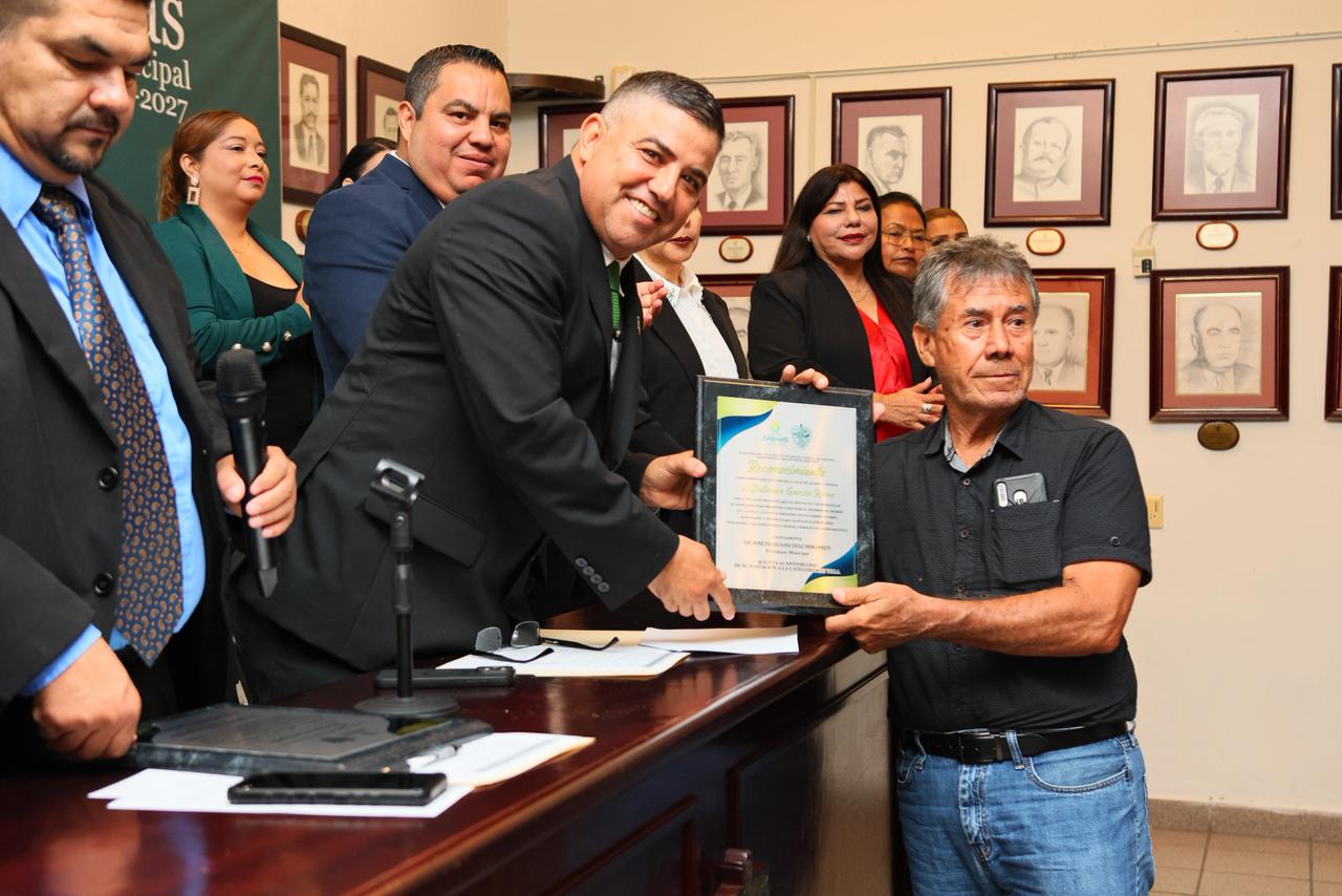 Sesión solemne conmemora el 45 aniversario de Agujita y San José de Cloete como Villas
