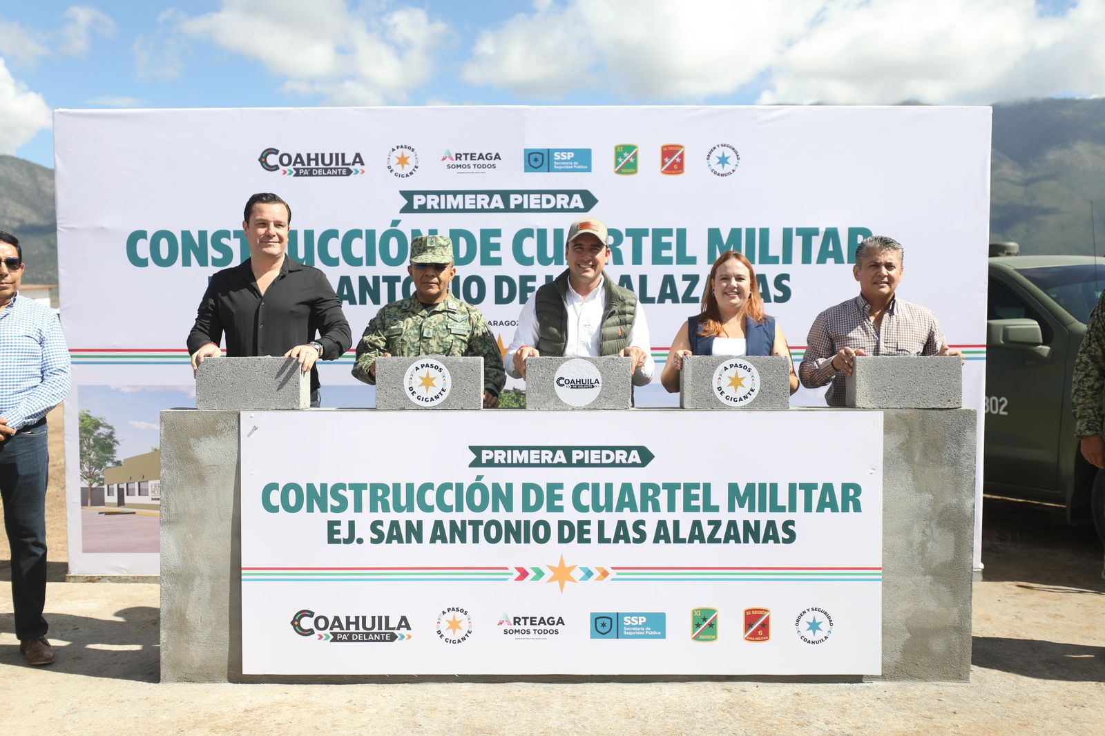 Construye Manolo Jiménez más cuarteles en Coahuila