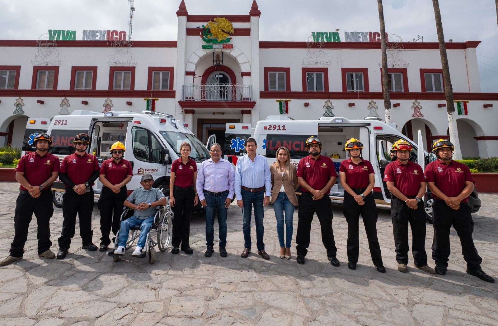 Entrega Andrés Mijes modernas ambulancias y uniformes a Protección Civil Escobedo
