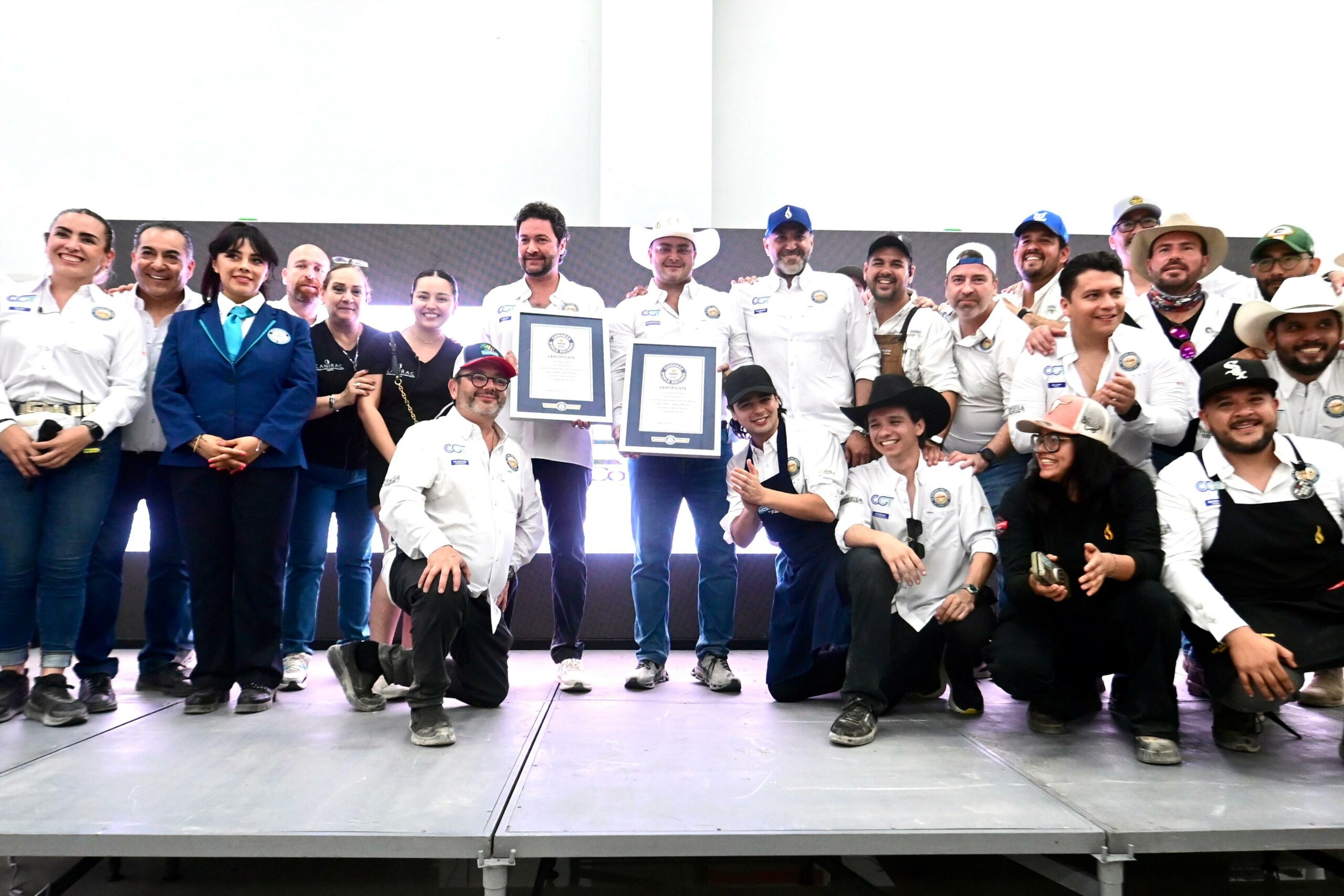 Torreón hace historia: Rompe 2 récords guiness por la discada y el disco más grandes del mundo