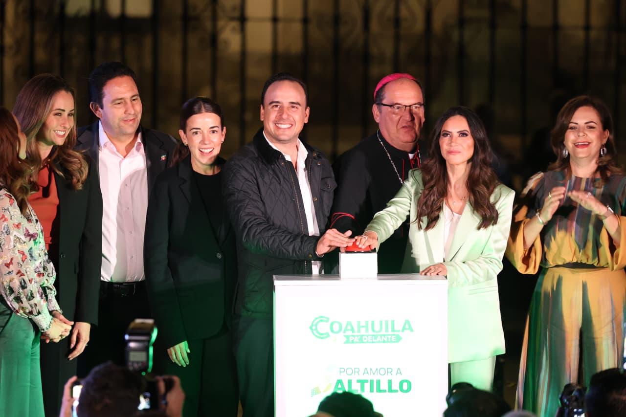 Iluminan Gobierno de Coahuila e IP la catedral de Santiago Apóstol