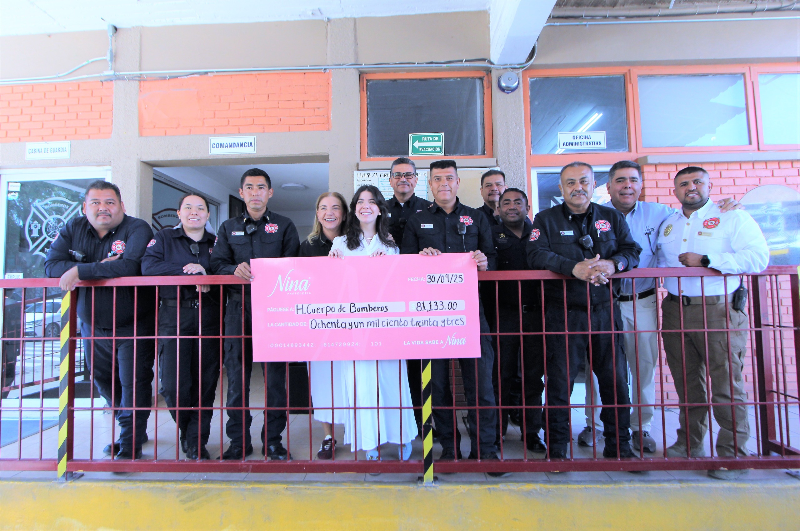 Nina Pastelería entrega donativo a Bomberos de Torreón por 81 mil 133 pesos