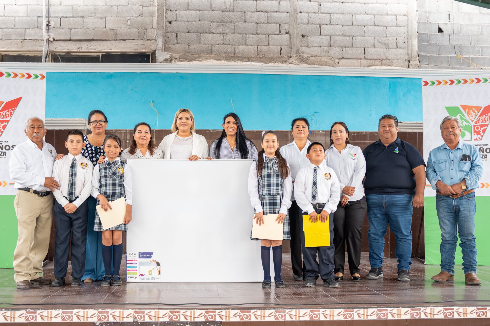 Mantiene Yesica Sifuentes firme compromiso con la educación en Castaños