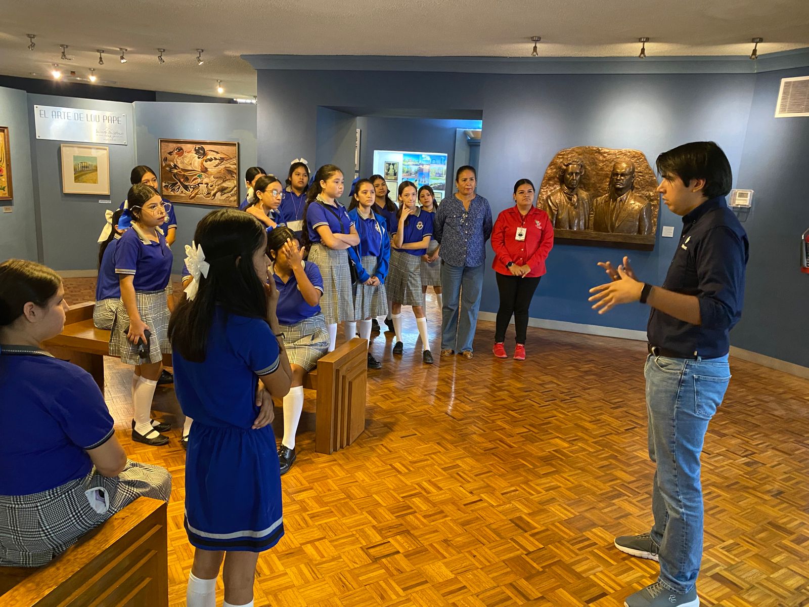 Estudiantes de Castaños disfrutan la exposición Da Vinci Immersive en el Museo Pape