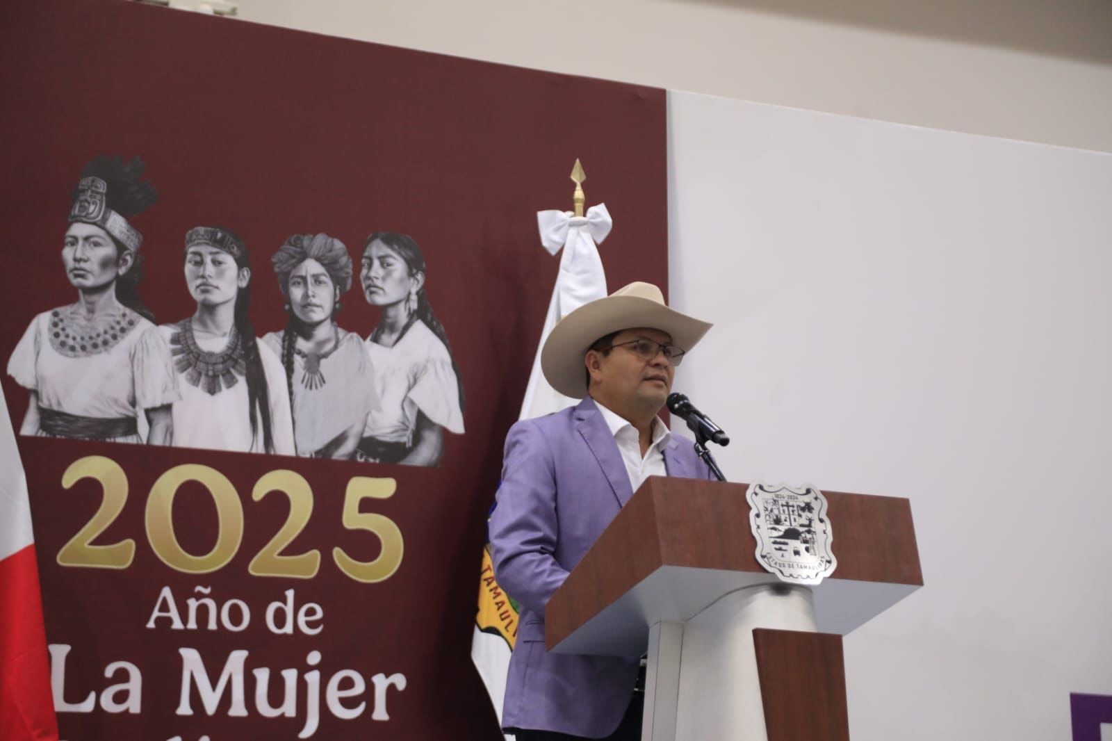 Entrega Américo Villarreal tarjetas de Pensión Mujeres Bienestar; llegará a 93 mil tamaulipecas