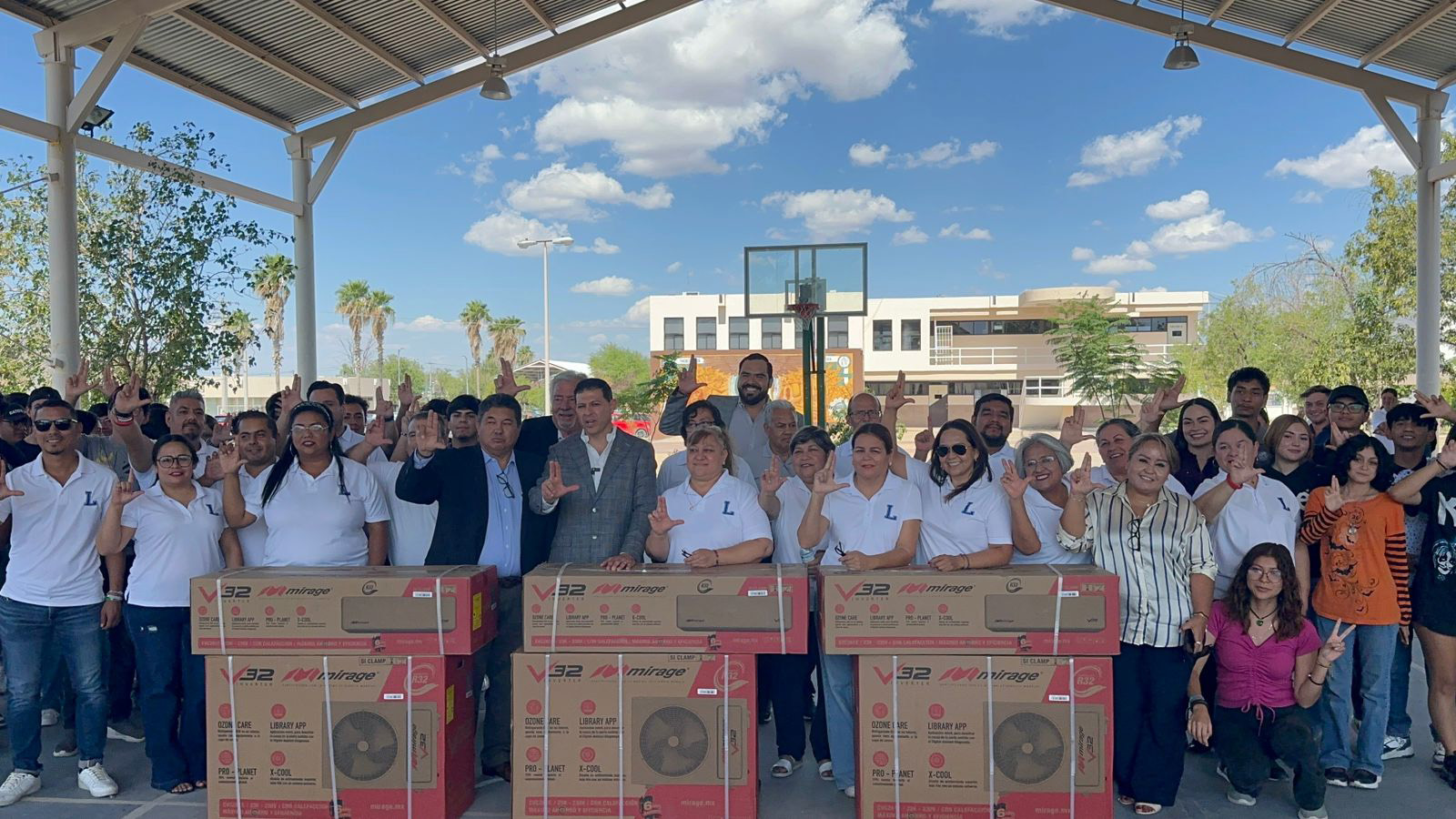 Recibe equipos de aire acondicionado la Facultad de Metalurgia de la UAdeC en Monclova
