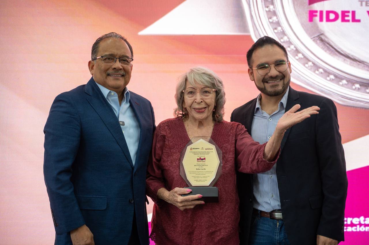 Rinde Escobedo homenaje a los grandes maestros del Teatro de Nuevo León Rinde Escobedo homenaje a los grandes maestros del Teatro de Nuevo León