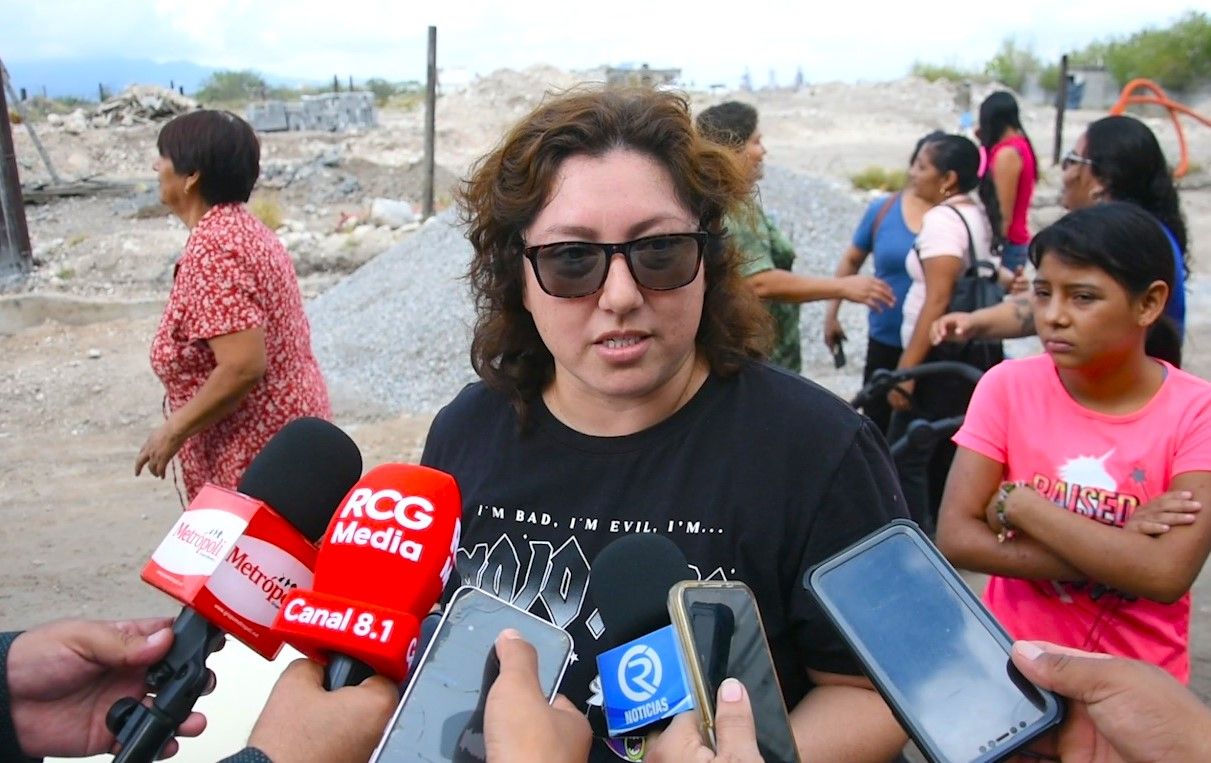Vecinas de la Colonia El Roble exigen solución a inundaciones en Monclova Vecinas de la Colonia El Roble exigen solución a inundaciones en Monclova