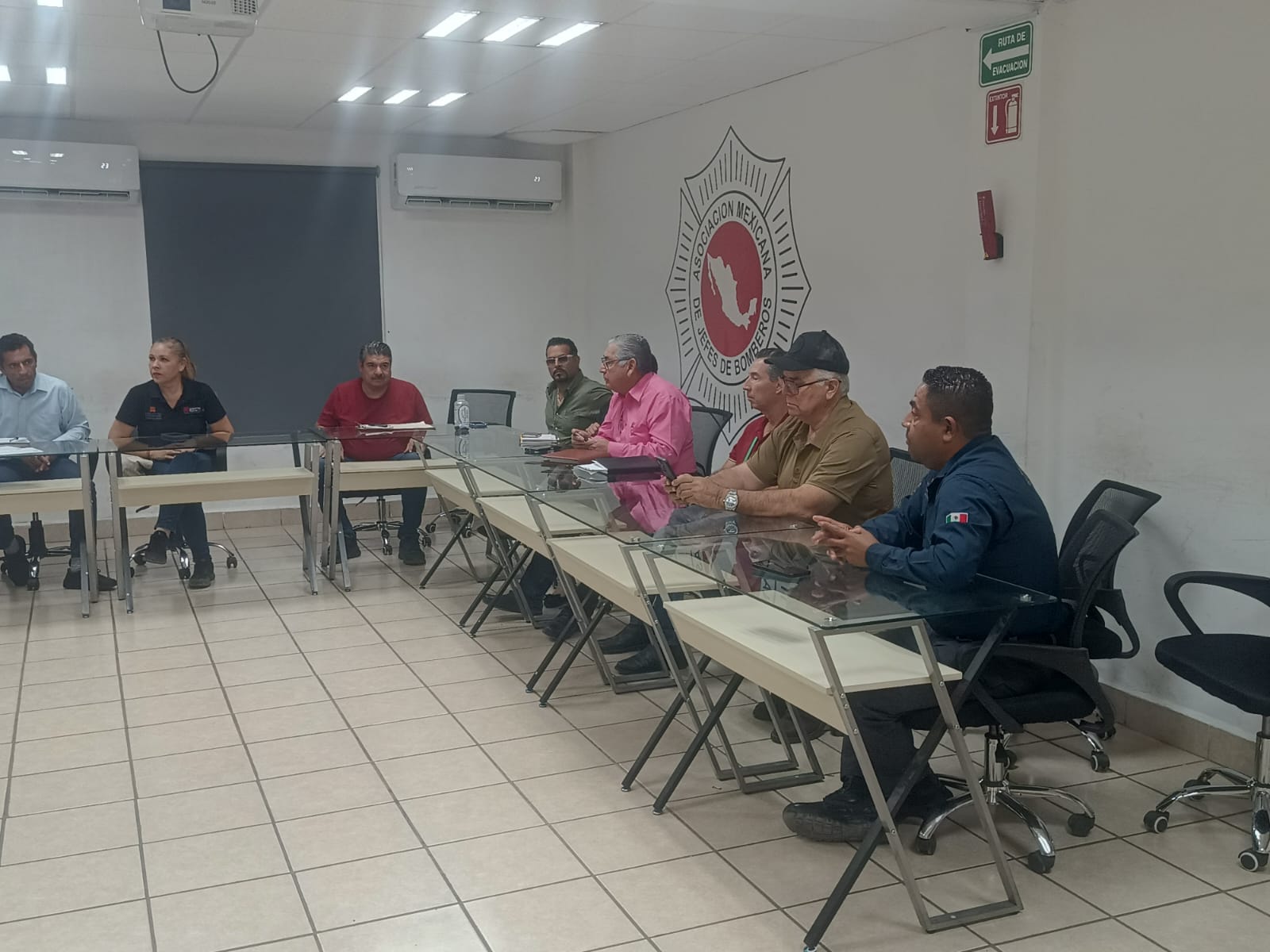 Autoridades estatales y municipales celebran reunión de coordinación para el Operativo de Panteones 2025 Autoridades estatales y municipales celebran reunión de coordinación para el Operativo de Panteones 2025