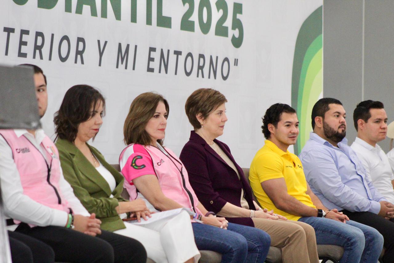 La presidenta honoraria de DIF Torreón inaugura foro estudiantil “Jóvenes cuidando mi interior y mi entorno” La presidenta honoraria de DIF Torreón inaugura foro estudiantil “Jóvenes cuidando mi interior y mi entorno”
