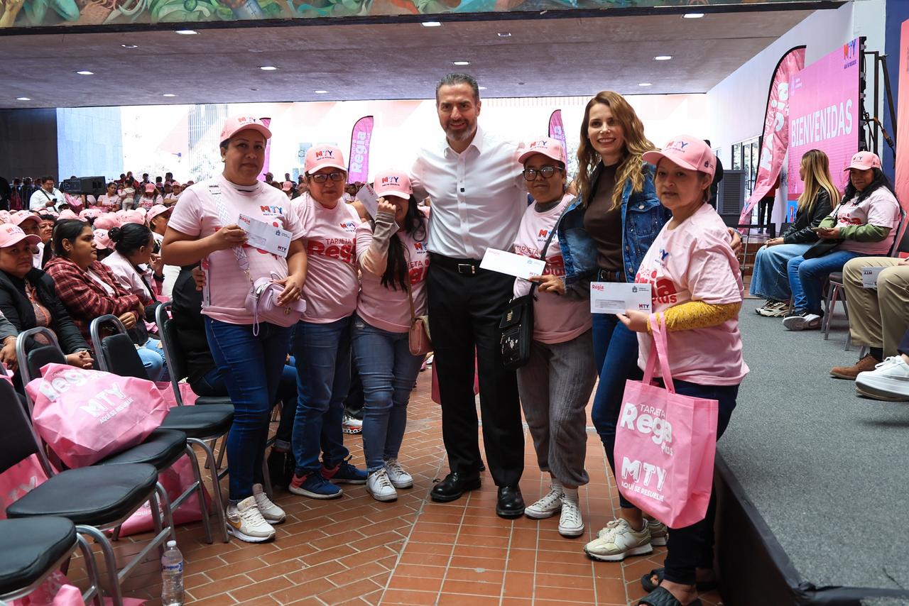 Acelera Gobierno de Monterrey entrega de Tarjeta Regia Plus