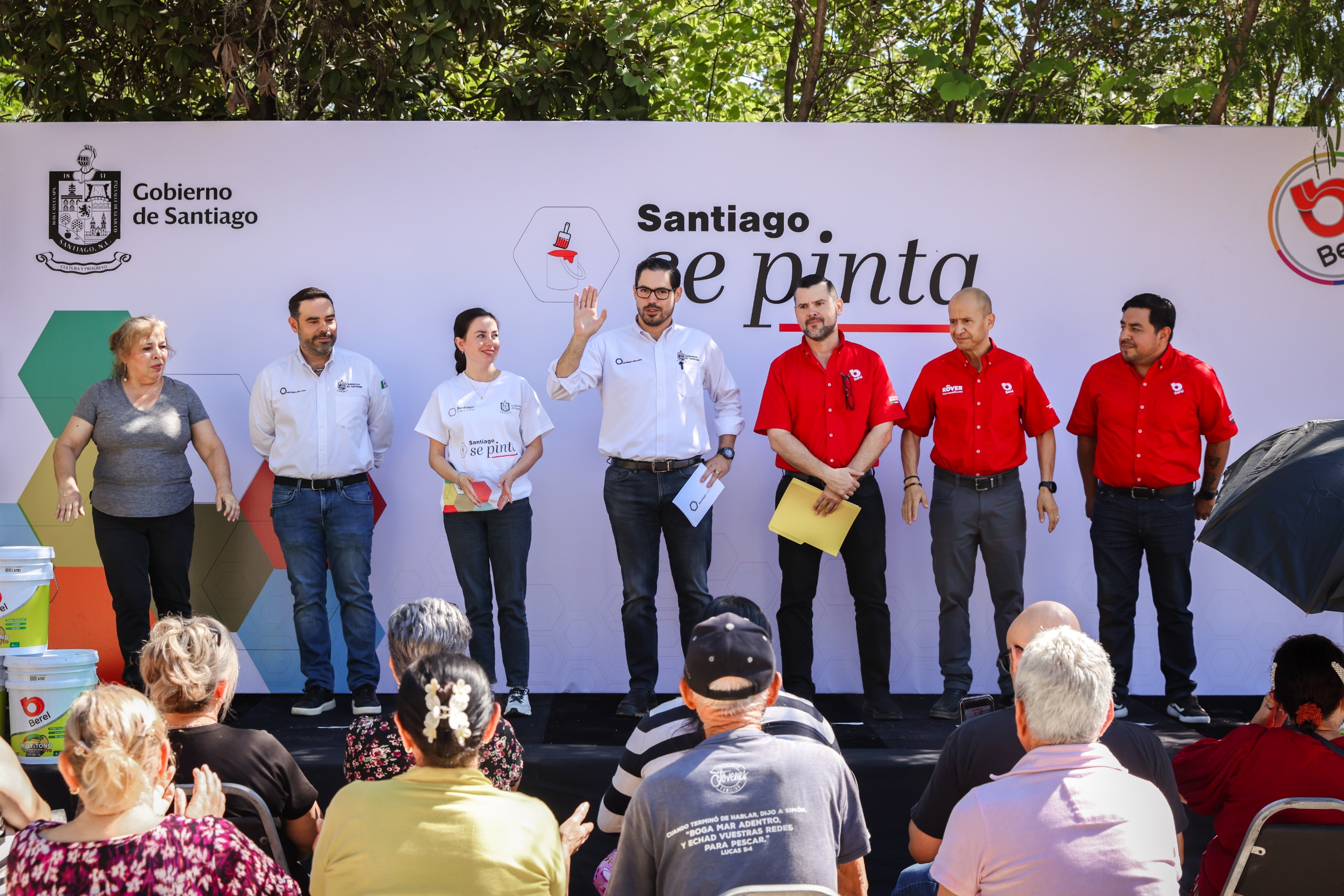Arranca David de la Peña en la Cieneguilla el programa de transformación de fachadas “Santiago se Pinta” en colaboración con Berel