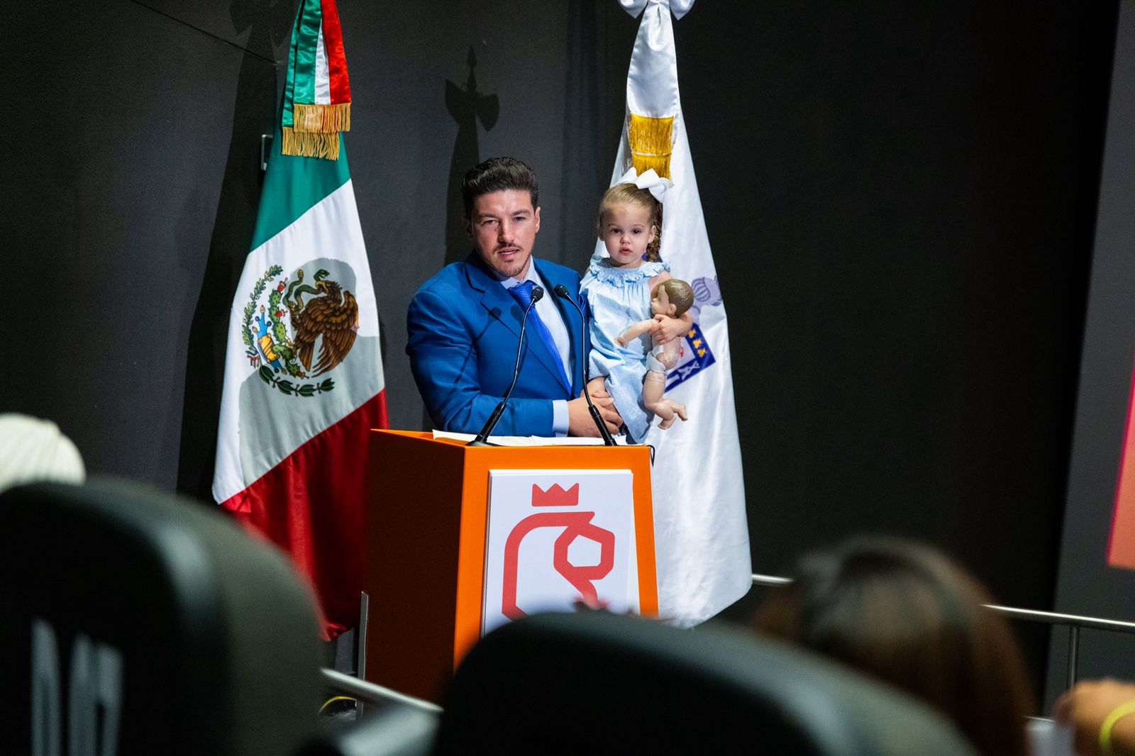 Conmemoran Samuel García y Mariana Rodríguez tercer aniversario de cuidar tu salud