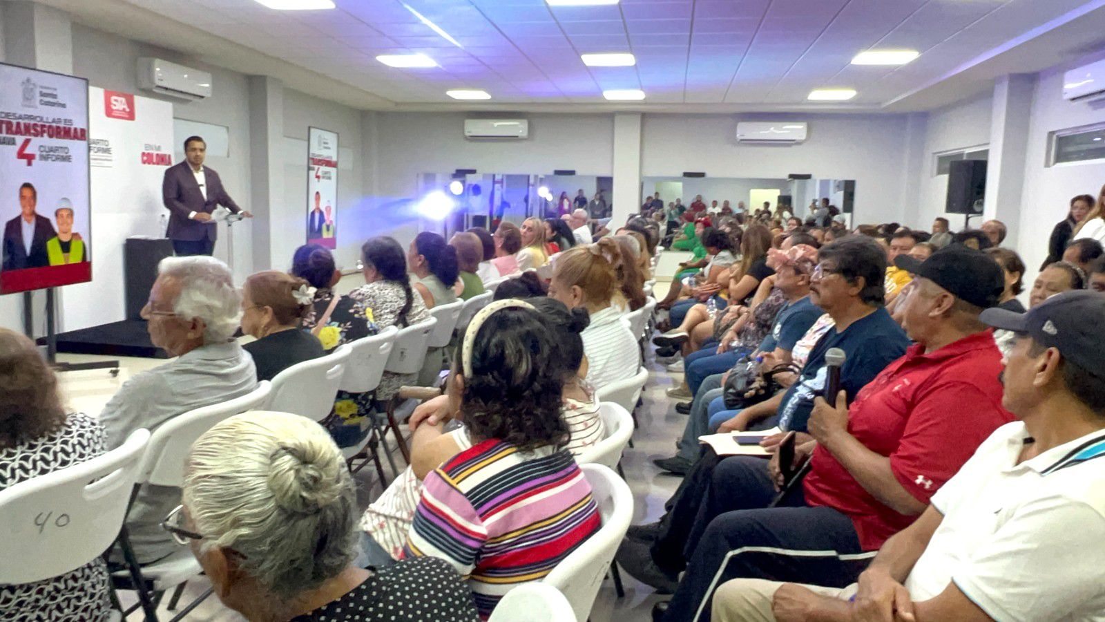 Rinde Jesús Nava 30 informes en Colonias de Santa Catarina